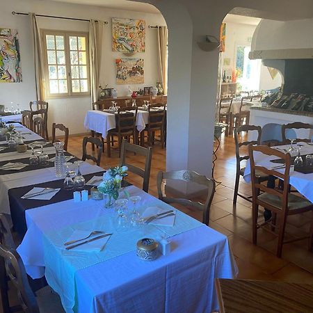 Human Hotel Restaurant Park Villecroze Bagian luar foto