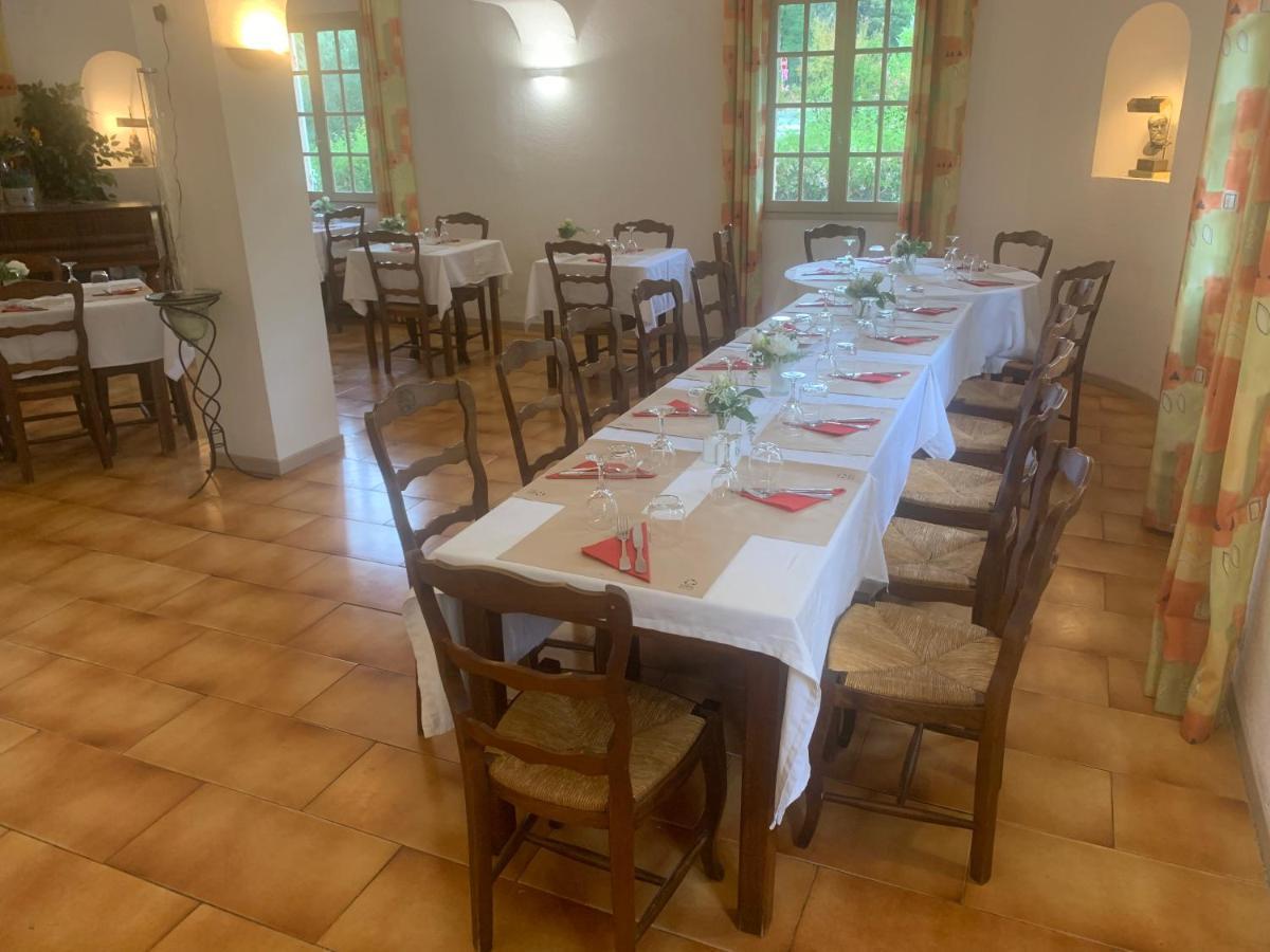 Human Hotel Restaurant Park Villecroze Bagian luar foto