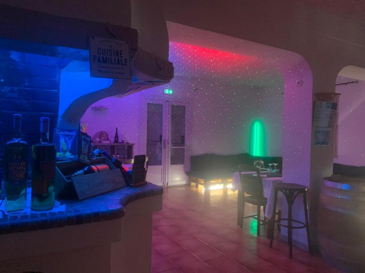 Human Hotel Restaurant Park Villecroze Bagian luar foto
