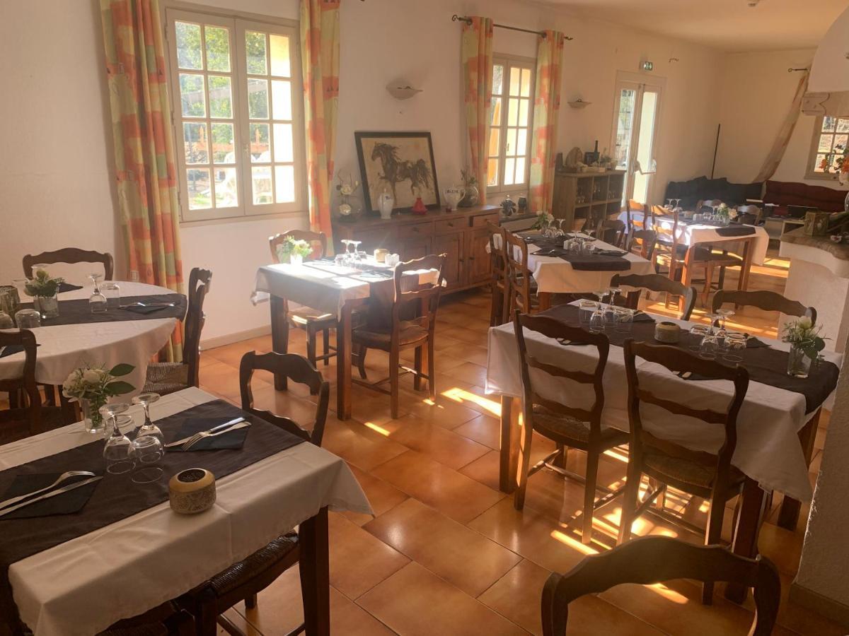 Human Hotel Restaurant Park Villecroze Bagian luar foto
