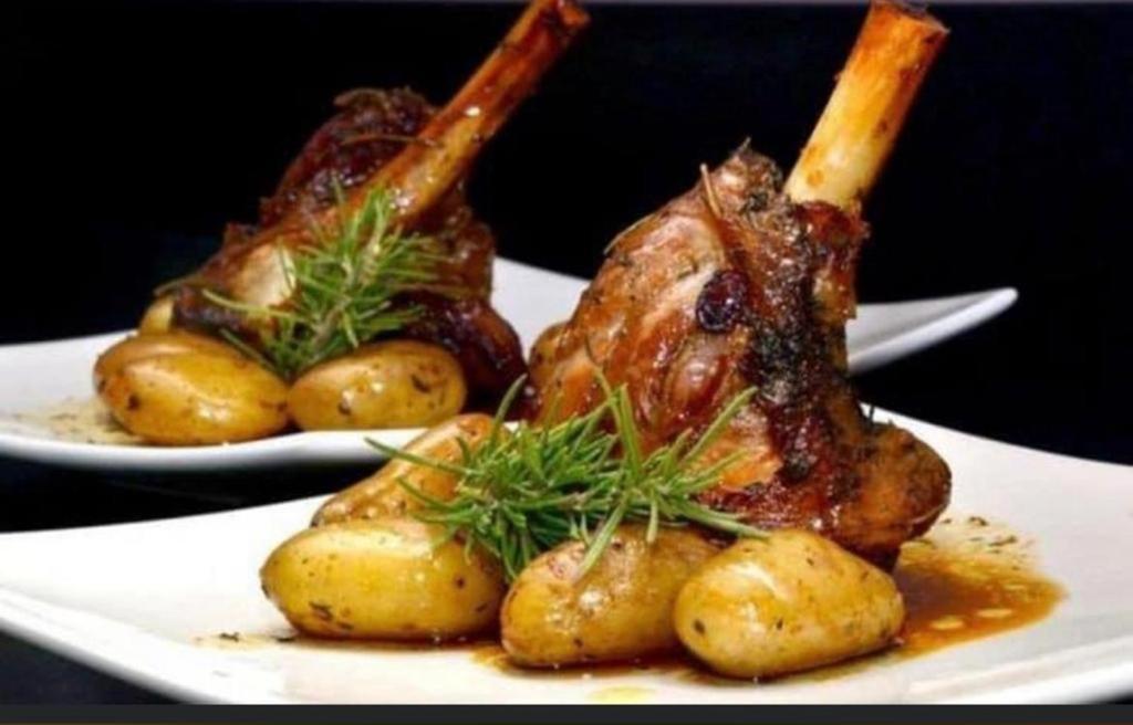 Human Hotel Restaurant Park Villecroze Bagian luar foto