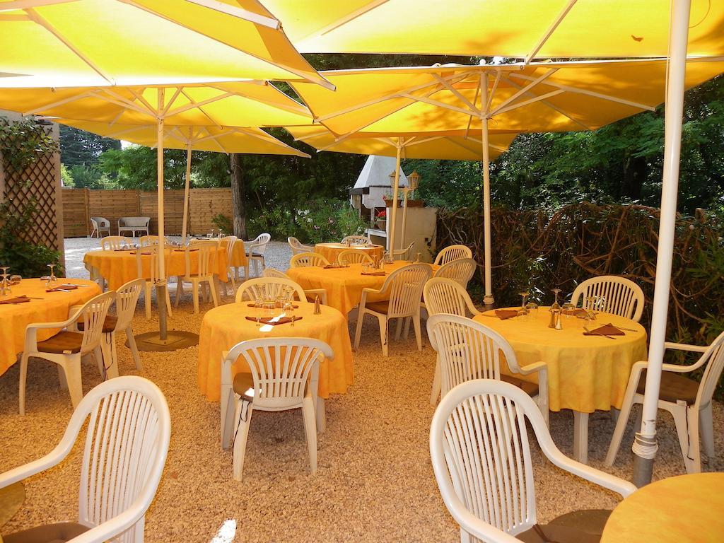 Human Hotel Restaurant Park Villecroze Bagian luar foto