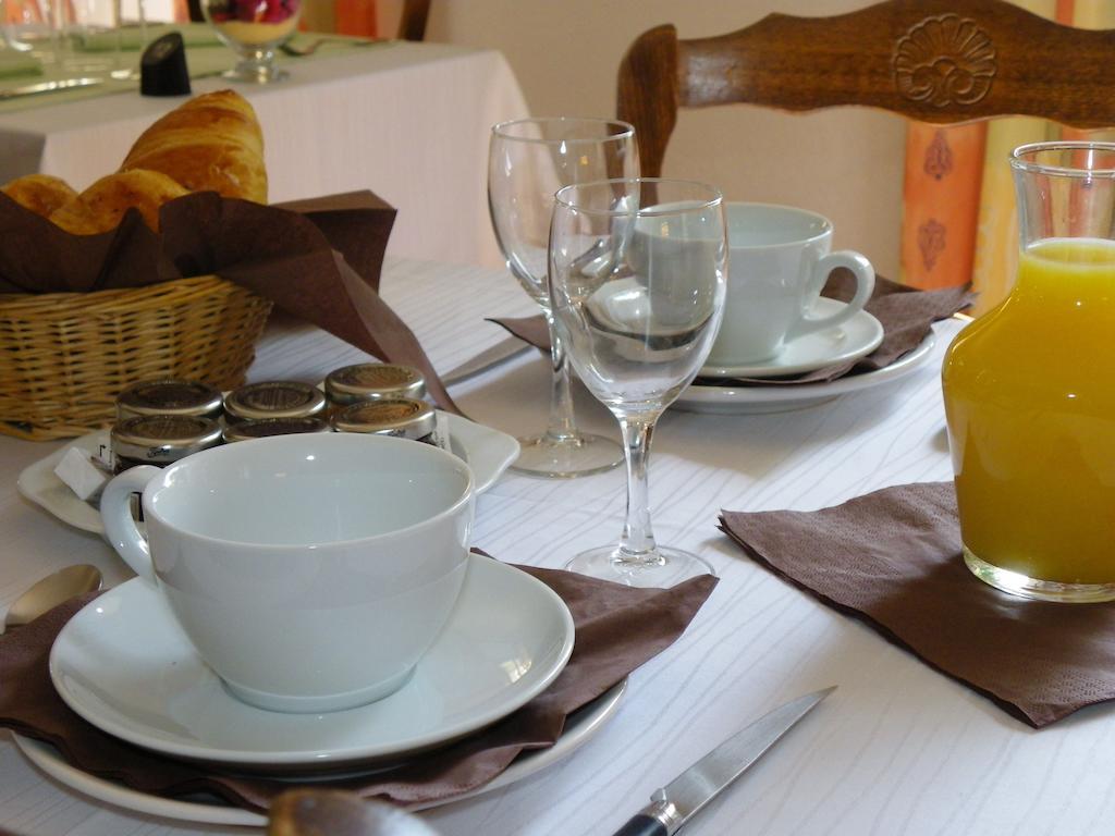 Human Hotel Restaurant Park Villecroze Bagian luar foto