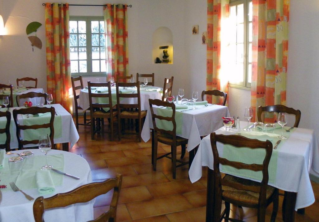 Human Hotel Restaurant Park Villecroze Ruang foto
